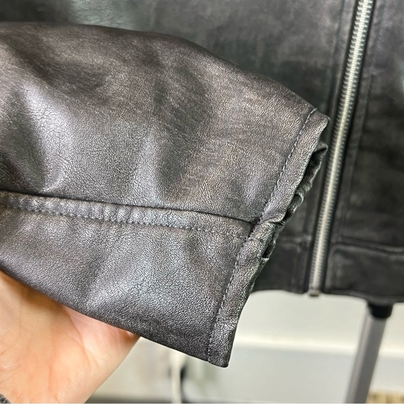 Universal Thread Women's Classic Moto Faux Leather Jacket Black Size M - Picture 2 of 11